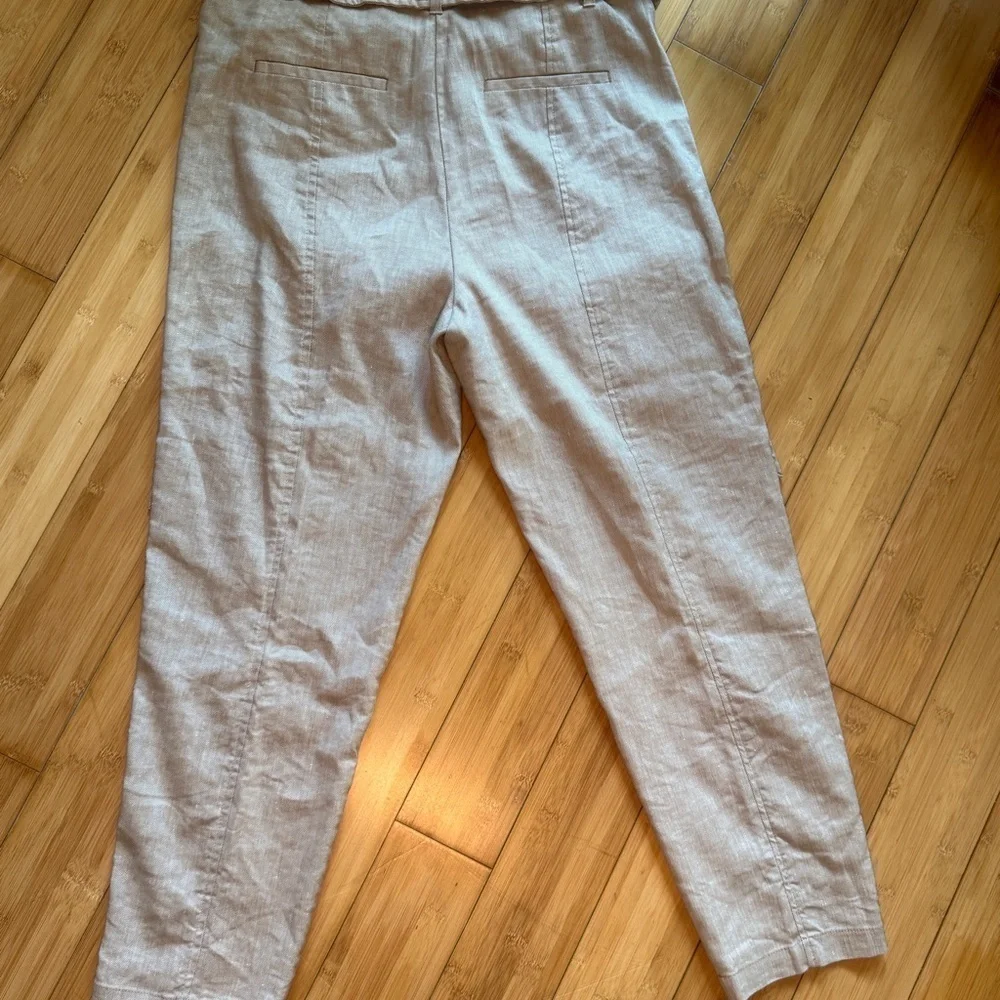 White House Black Market Beige Linen/Poly Blend Cargo Pants